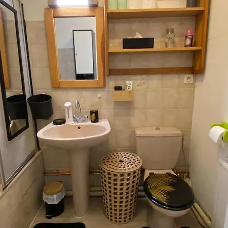 Esplanade Apartment *