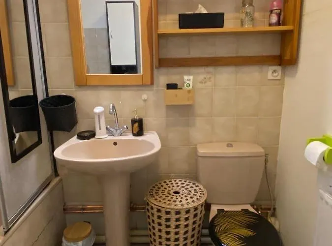 Esplanade Apartment *