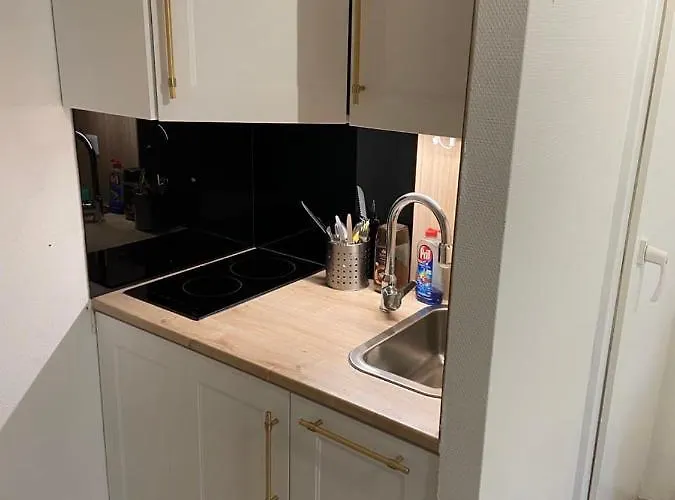 Esplanade Apartment *